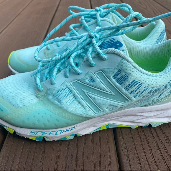 New balance 690 v2 lt women’s sneakers. - Picture 4 of 8